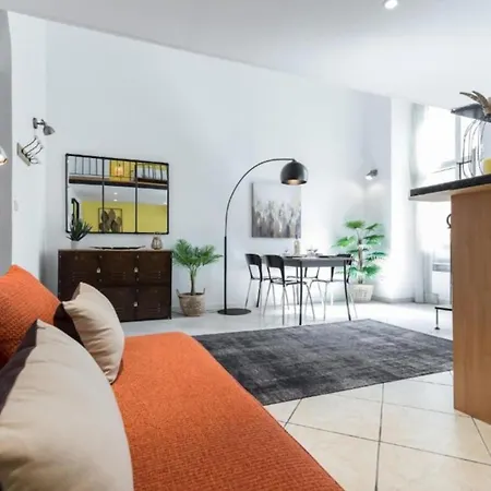 Apartment Massena 2 - Great Location Massena Square With Ac